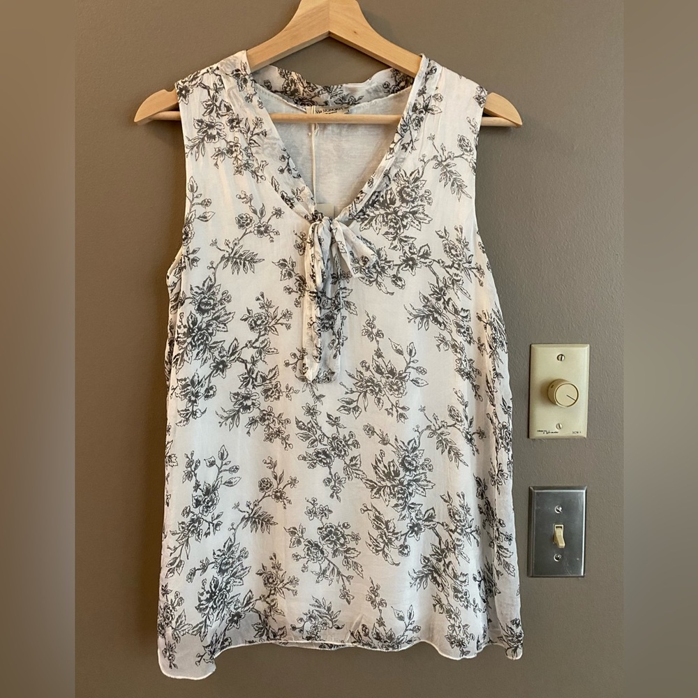 Via Signoria Sleeveless Silk Blouse